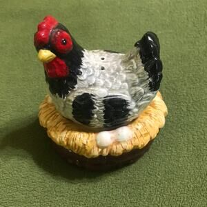 Hen Chicken on Nest Salt & Pepper Shakers Set No Chips